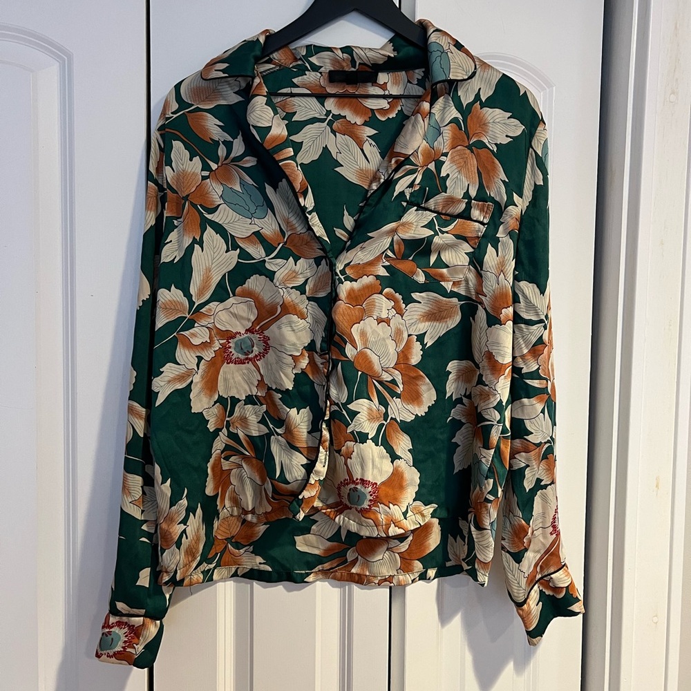 Pretty little thing Satin Floral blouse